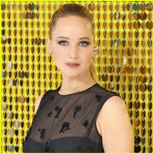 is jennifer lawrence really naked in|Jennifer Lawrence talks No Hard Feelings nude。